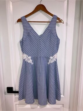 Miami Blue & White Striped Dress w/ Lace Appliqué - size L